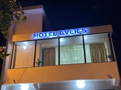 a hotel everts sign on the side of a building at Hotel Evers in Azua