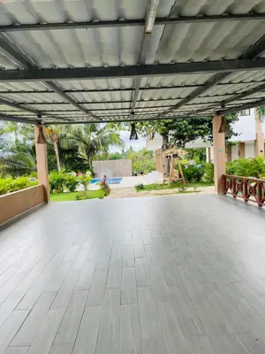 a large patio with a table and benches in a yard at Rancho Paraíso Escondido