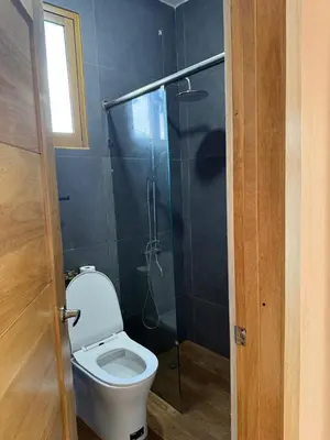 a bathroom with a toilet and a glass shower at Villa Mis Núñez