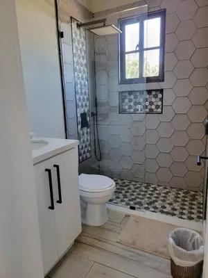 a bathroom with a toilet and a shower at Encuentro Vaquero in Jarabacoa