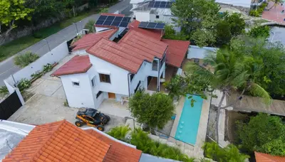 an overhead view of a house with solar panels on its roofs at La casa del lago in Cumayasa