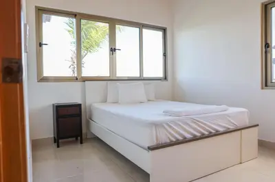 a small bedroom with a bed and a window at La casa del lago in Cumayasa