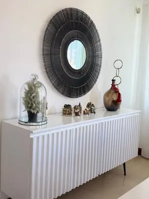 a white table with a mirror on top of it at Moderno y Acogedor Apartamento detrás del Homs in Santiago de los Caballeros