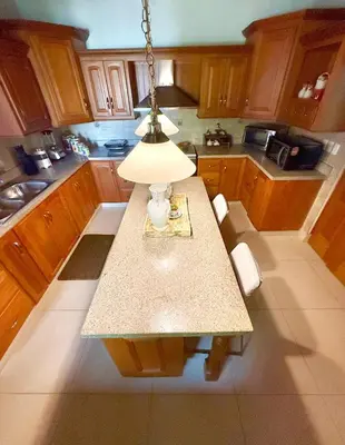a kitchen with a table with a lamp on it at Hermosa y acogedora Villa en Casa de Campo in La Romana
