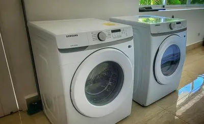 a washing machine and a dryer in a room at Apt Jasmine Ocean Village in Sosúa