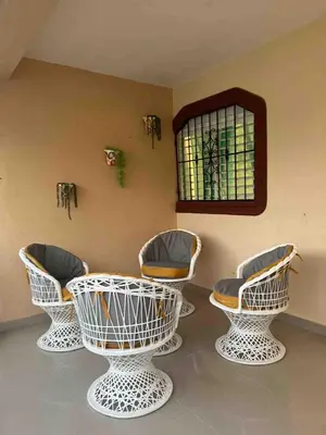 a room with four chairs and a mirror at El rincón de Sánchez in Moca