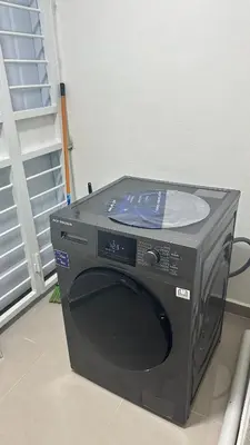 a microwave sitting on top of a washing machine at Luxury Apartment in Boca Chica in La Julia