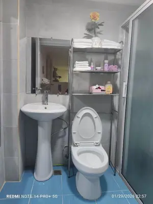 a bathroom with a toilet and a sink at housing Freddy in Santo Domingo