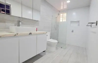 a white bathroom with a sink and a toilet at Escapada Perfecta Piscina 5 Min a la Playa in Punta Cana