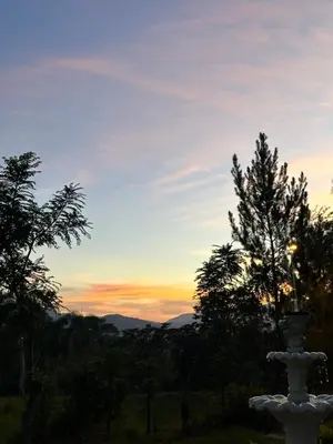 a sunset with a statue in the foreground at La gloria