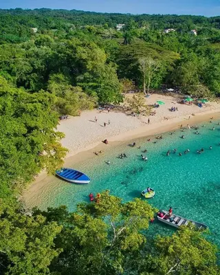 an aerial view of a beach with people in the water at Agapimou apartments H in Gaspar Hernández