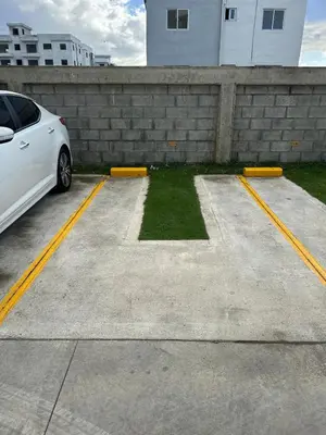 a white car parked in a parking lot at Próximo al aeropuerto en santo domingo in La Javilla