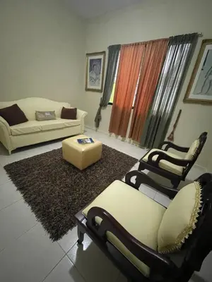 a living room with a couch and two chairs at Casa a solo 30 minutos de la playa