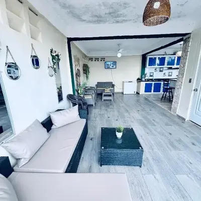 Encantadora Villa con vista al mar