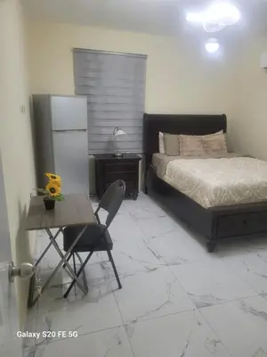 a bedroom with a bed and a table and a chair at Bienvenido a casa in San Pedro de Macorís