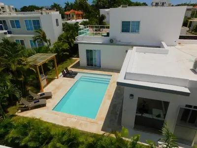an aerial view of a house with a swimming pool at Ocean reset in Sosúa