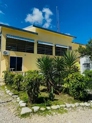 a yellow house with plants in front of it at Hotel Al Mare in Santa Cruz de Barahona