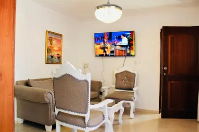 a living room with two chairs and a couch at Apartamento Los Rieles in Santiago de los Caballeros