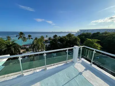 a balcony with a view of the ocean at Hotel Neptuno Refugio in Boca Chica