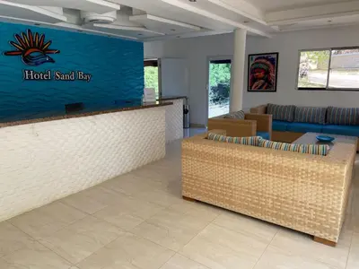 a hotel sand bay lobby with a hotel sand bar at Hotel Sand Bay in Punta Rucia