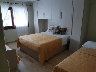 a bedroom with two beds and a window at Oasi Encantada - Beach Resort in Santa Cruz de Barahona