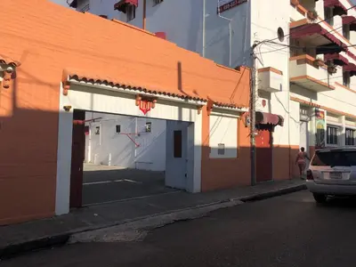 a building with a basketball hoop on a street at Hotel Discovery in Santo Domingo