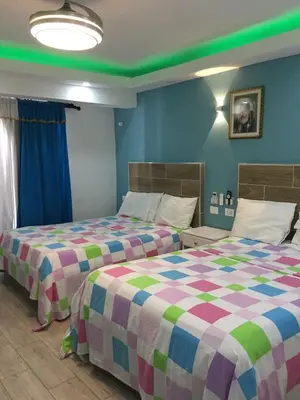 two beds sitting next to each other in a bedroom at Hotel Restaurant Hamilton in Boca Chica