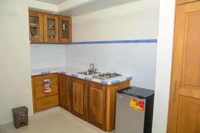 a small kitchen with a sink and a refrigerator at Hotel Jaraba in Jarabacoa