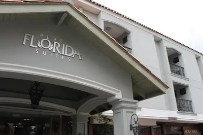 a store front of a floridian suites building at Plaza Florida Suites in Santo Domingo