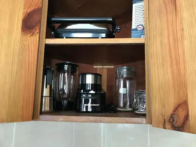 a cupboard with various appliances in it at lujoso apto con terraza para barbecue in Santiago de los Caballeros