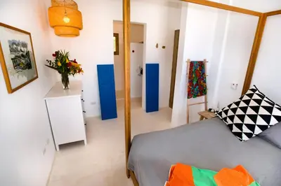 a room with a bed and a mirror at Villa Cuatro Peces in Las Galeras