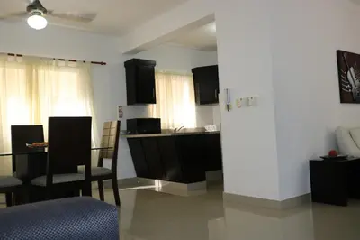 a room with a kitchen and a table and chairs at Tu Segundo Hogar en Santiago, La Cuidad CORAZÓN in Santiago de los Caballeros