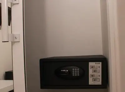 a microwave in the corner of a room at Hostal San Francisco de Asis in Santo Domingo