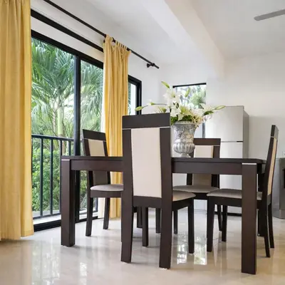 a dining room with a table and chairs at Espectacular Apartamento con Vista al Mar Solo Adultos in La Laguna