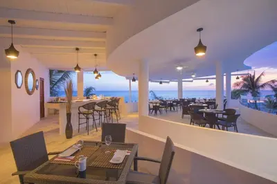 a restaurant with a view of the ocean at Espectacular Apartamento con Vista al Mar Solo Adultos in La Laguna