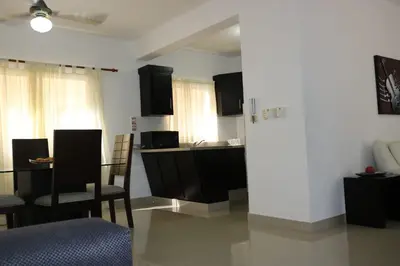 a room with a kitchen and a table and chairs at Apartamento Amueblado Amplio Tranquilo Privado Como tu lo Mereces in Santiago de los Caballeros