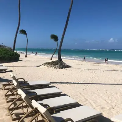 Beautiful One Bedroom unit with pool and Beach club in a Golf Project