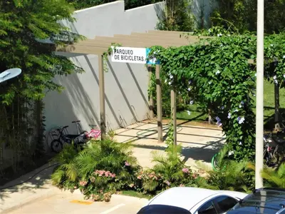a sign for a bunch of flowers in a garden at Verano 2019 in Santiago de los Caballeros