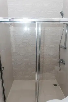 a shower with a glass door in a bathroom at Verde Bonavita in Santiago de los Caballeros