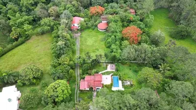 an aerial view of a house in a forest at Haus unter Palmen in Jarabacoa