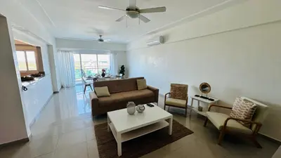 a living room with a couch and a table at Blue Boat Lindo Apartamento en Playa Juan Dolio in Juan Pedro