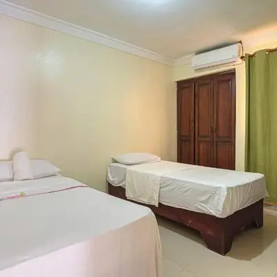 Quiet 1 Bedroom Apartment Premium Wi-Fi 2 beds 15 minutes from the airport