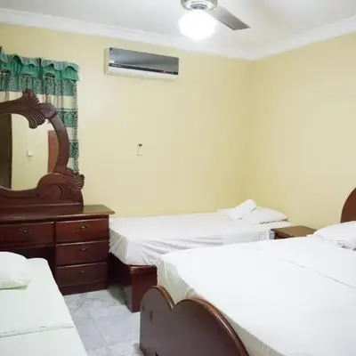 Modern Tropical 2-Bedroom Apartment with Terrace 300 Mbps Wi-Fi
