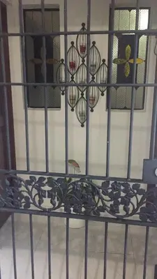 a wrought iron shelf with chandeliers in a room at Apartamento amueblado en Villa Olga in Santiago de los Caballeros