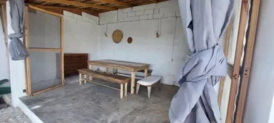 a room with a bench and a table and a chair at Apartamento Los Blancos, a dos Minutos de los Patos Barahona in Enriquillo