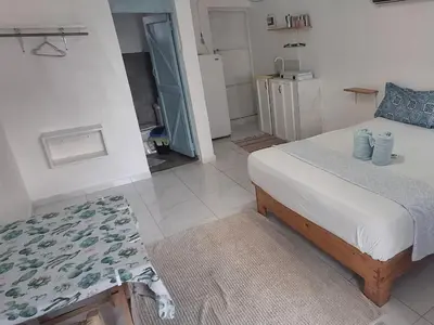 a small bedroom with a bed and a bathroom at Apartamento Los Blancos, a dos Minutos de los Patos Barahona in Enriquillo