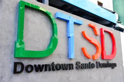 a sign for adqdqdqdqdqdqdqdqdqdqdqdq at S1401 La mejor vista Downtown Santo Domingo RD in Santo Domingo
