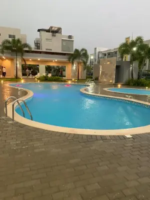 a large swimming pool in front of a building at Confortable apartamento de 3 tres habitaciones, con hermosa vista de area verde, ademas de piscinas y juegos infantiles en area recreativa in Santiago de los Caballeros