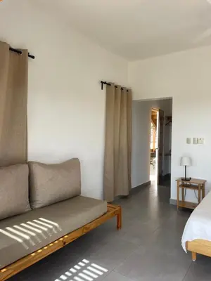 a living room with a couch and a bed at Altos de la Caobita in Barreras
