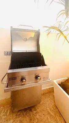 a barbecue grill in a room with a plant at Mar Mary Ocean View in Boca Chica